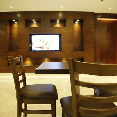 Flora Hotel Suite 2 فلورا2 للشقق المخدومة Rijad Zewnętrze zdjęcie