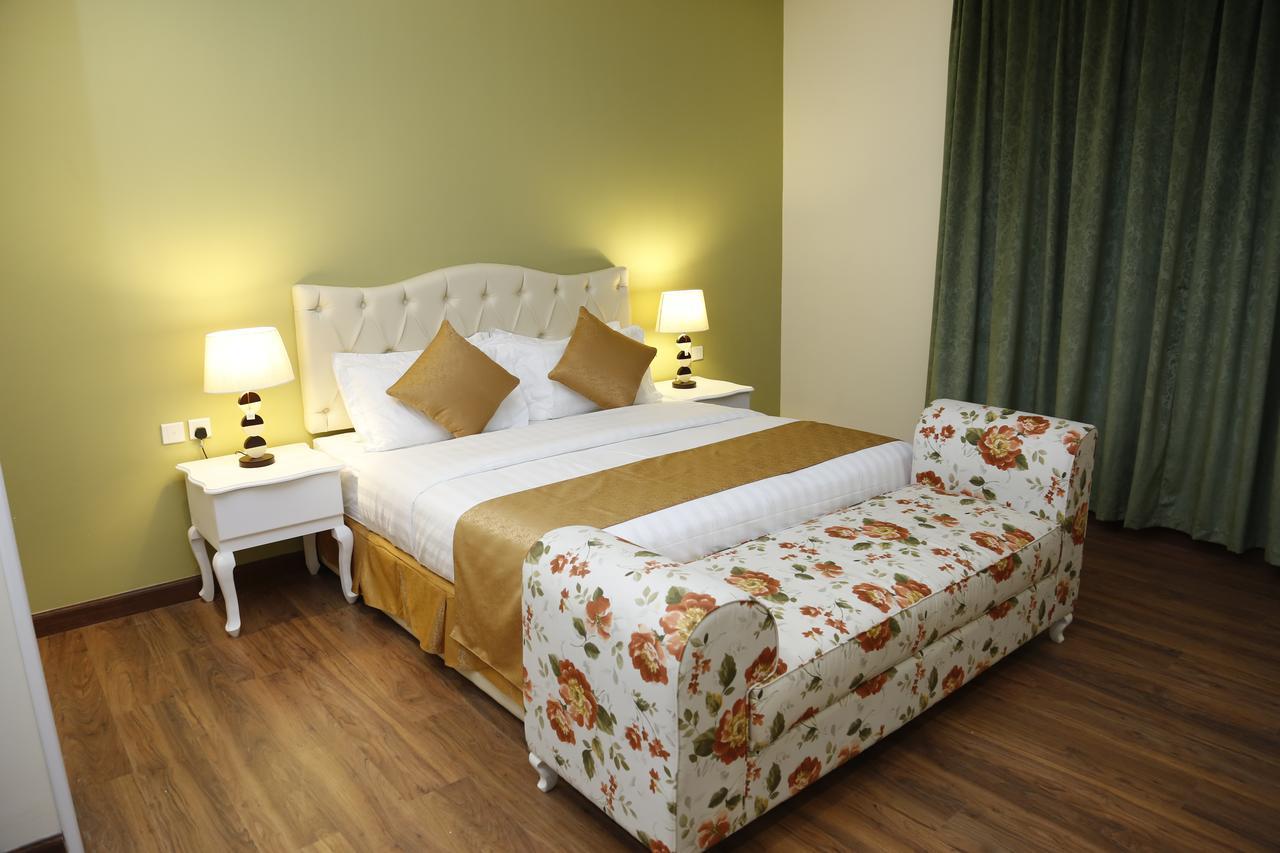 Flora Hotel Suite 2 فلورا2 للشقق المخدومة Rijad Zewnętrze zdjęcie